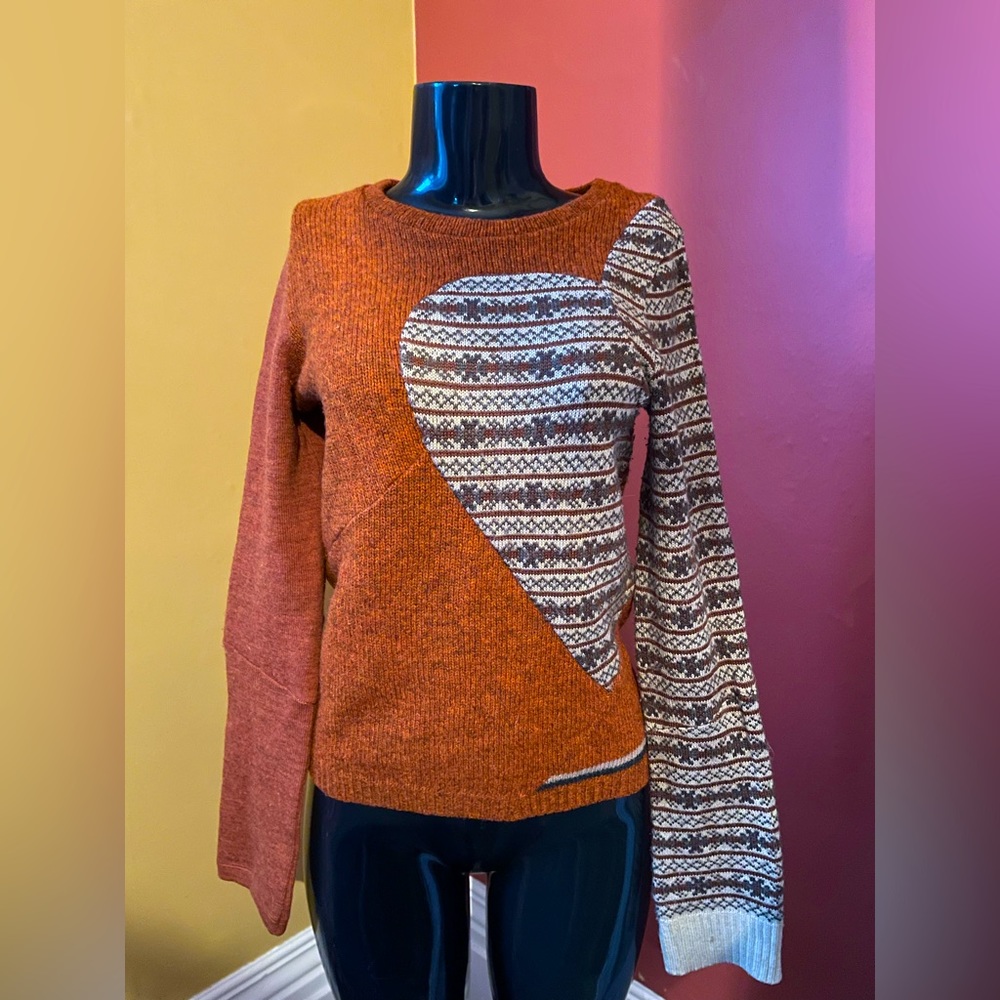 Women’s Patterned Wool Sweater ( small )